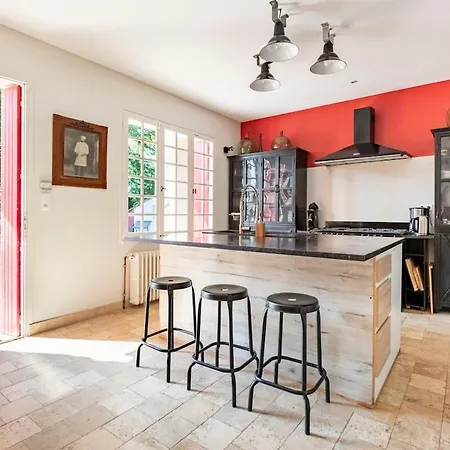 Dom wakacyjny Maison De Famille Au Coeur De Son Vignoble